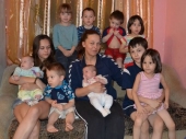 Тернополянка народила три пари двійнят. Їй лише 33 роки, а у неї вже восьмеро дітей. ВІДЕО
